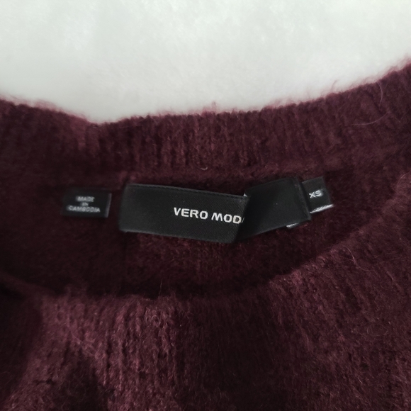 2/25$ 🛍 Balloon sleeve sweater - Picture 3 of 4